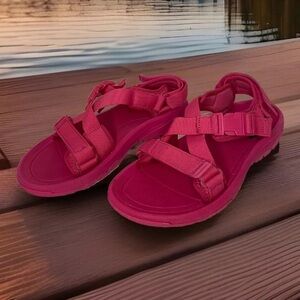 Women’s Size 10 Teva Hurricane Verge Athletic Hiking Water Shoes Sandals Pink